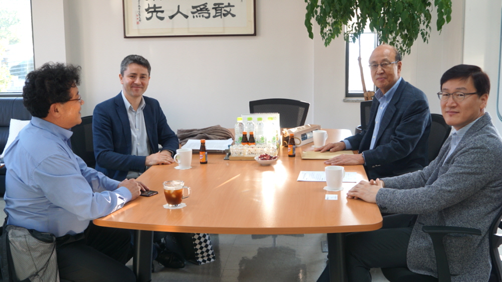 Department Head of Korean Studies at Université Bordeaux Montaigne Visits SNUAC