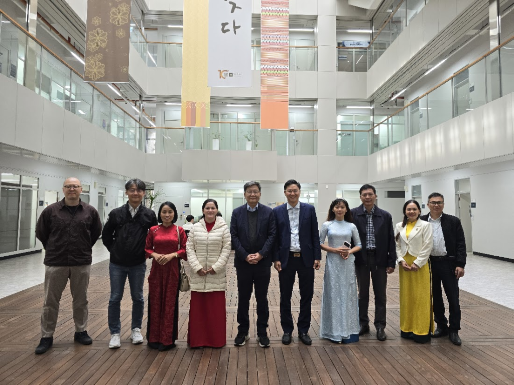 [News] SNUAC Vietnam Center Welcomes Delegation from Quang Ngai Provincial School of Politics